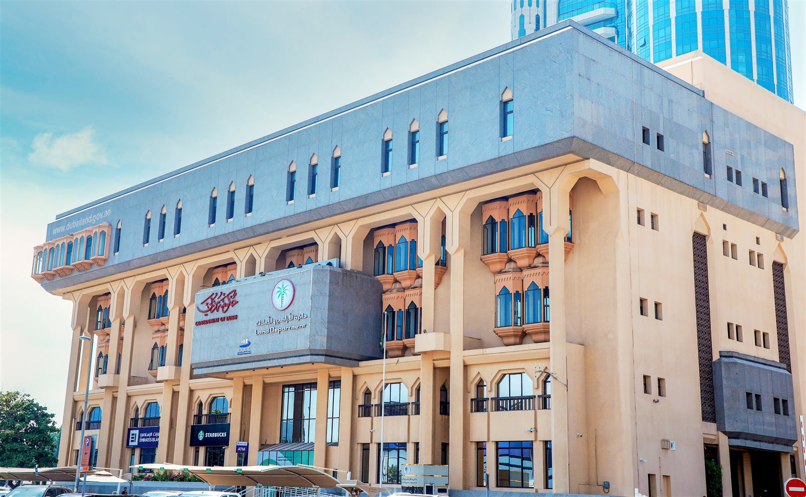 دائرة الأراضي والأملاك تعزز جاذبية الاستثمار العقاري في دبي خلال المشاركة في جيتكس 2025