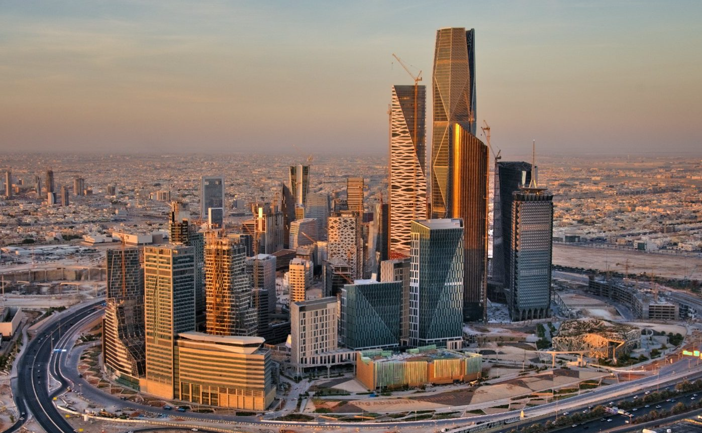 =العقارات في الخليج تثبت مرونتها كملاذ آمن وسط تقلبات الأسواق العالمية.. هل تتفوق على الأسهم والمعادن في جاذبية المحفظة لعام 2026؟   سوق العقارات في دبي والرياض يسجل أرقاماً قياسية في 2025 مع تدفقات استثمارية قوية، مدعوماً بتنويع الاقتصادات ورؤية 2030