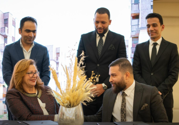 شراكة استراتيجية بين 