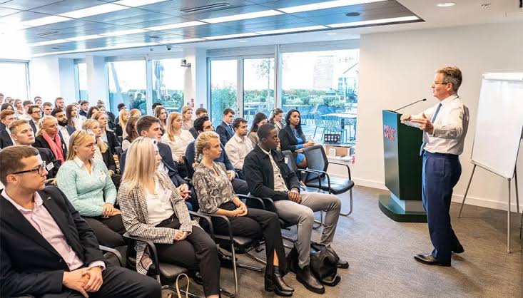 نايت فرانك تُخرّج أول دفعة سعودية من برنامجها الأكاديمي المتخصص في الاستشارات العقارية