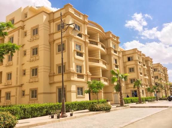 التشريع المصري يفتح البورصة للمدخرات الصغيرة ويعيد رسم خريطة الاستثمار العقاري