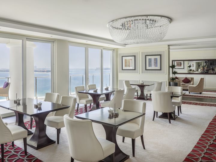 دبي تطلق علامة 