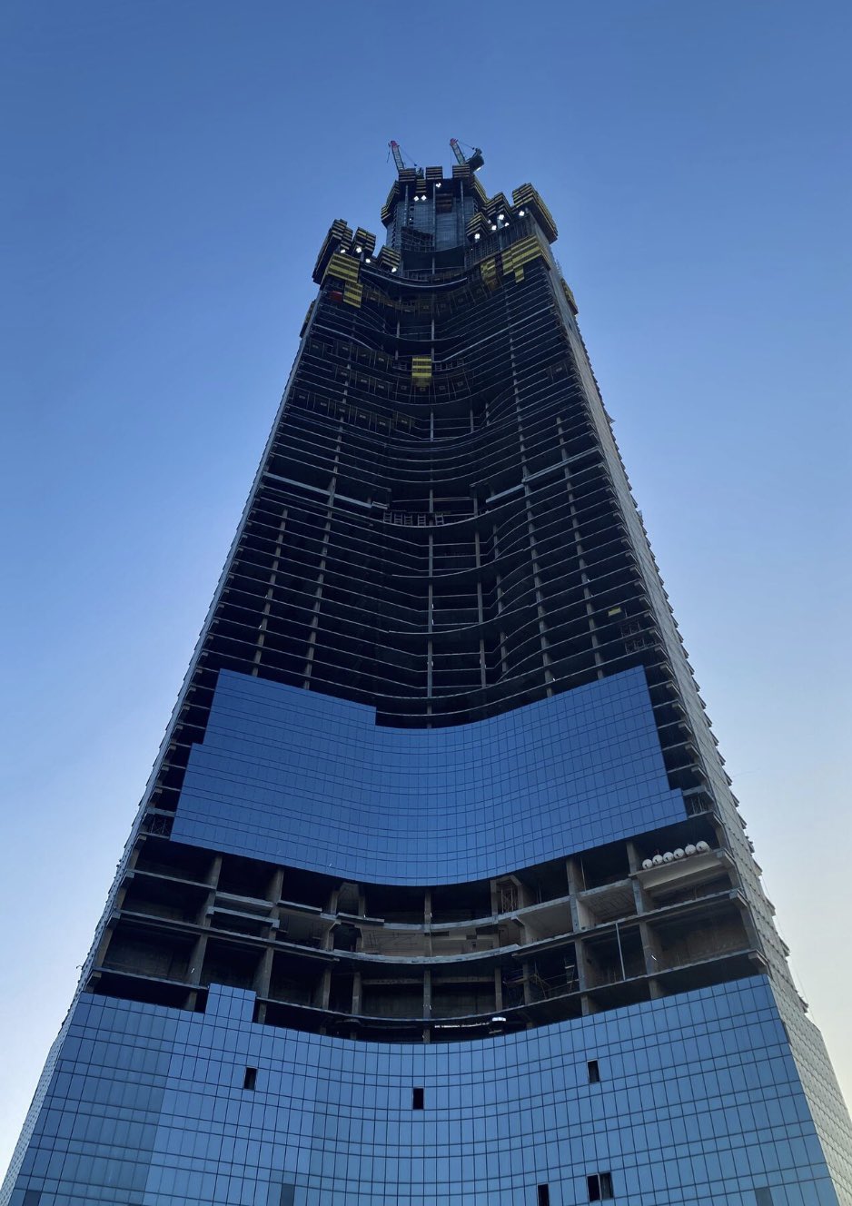 برج جدة يقترب من الطابق 100 بوتيرة قياسية.. إنجاز طابق كل 5 أيام في سباق نحو أعلى قمة في العالم       