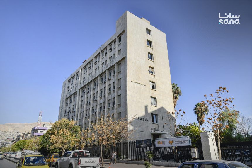 دبي تدخل على خط إعادة الإعمار في سوريا عبر بوابة العقار          هيئة الاستثمار السورية تبحث مع مركز دبي العالمي للمعارض تنظيم معرض دولي للتطوير العقاري بدمشق وسط طفرة استثمارية خليجية تتجاوز 25 مليار دولار