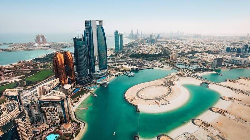 أبوظبي تعزز حوكمة القطاع العقاري بحزمة قرارات تنظيمية جديدة