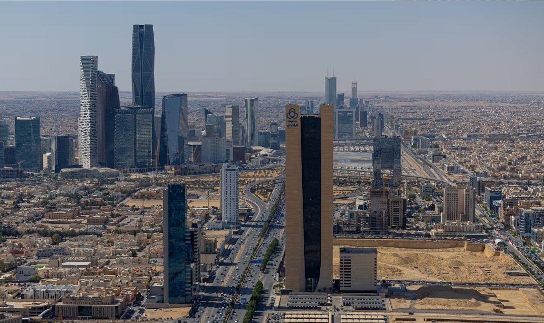 مزاد إلكتروني يبيع 3 أراضٍ بالنرجس بـ 1.4 مليار ريال