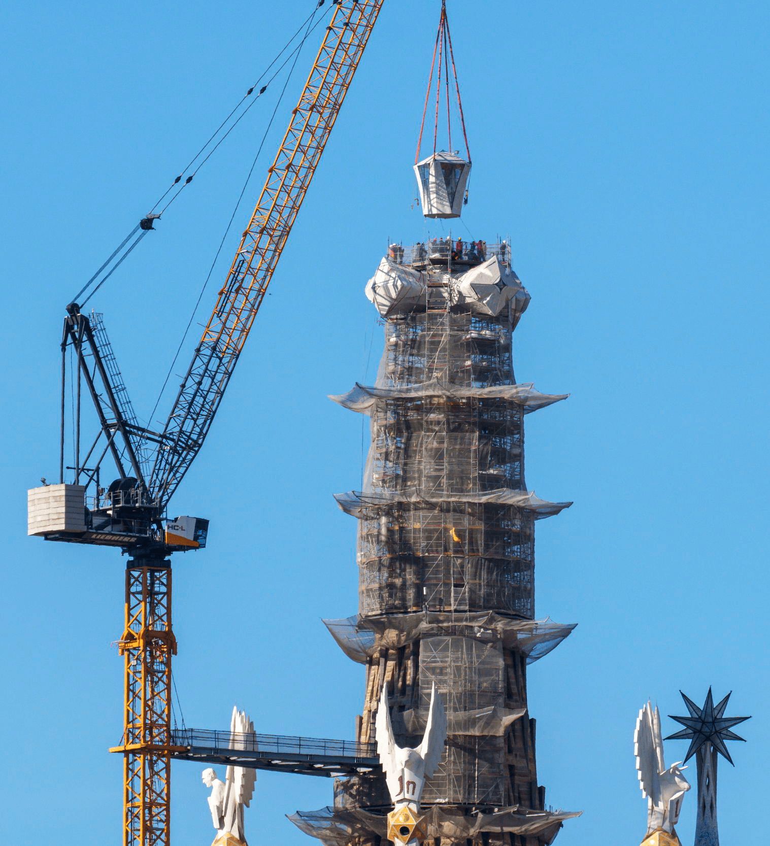 صرح غاودي في برشلونة  يكتمل.. 172.5 متراً لبرج المسيح