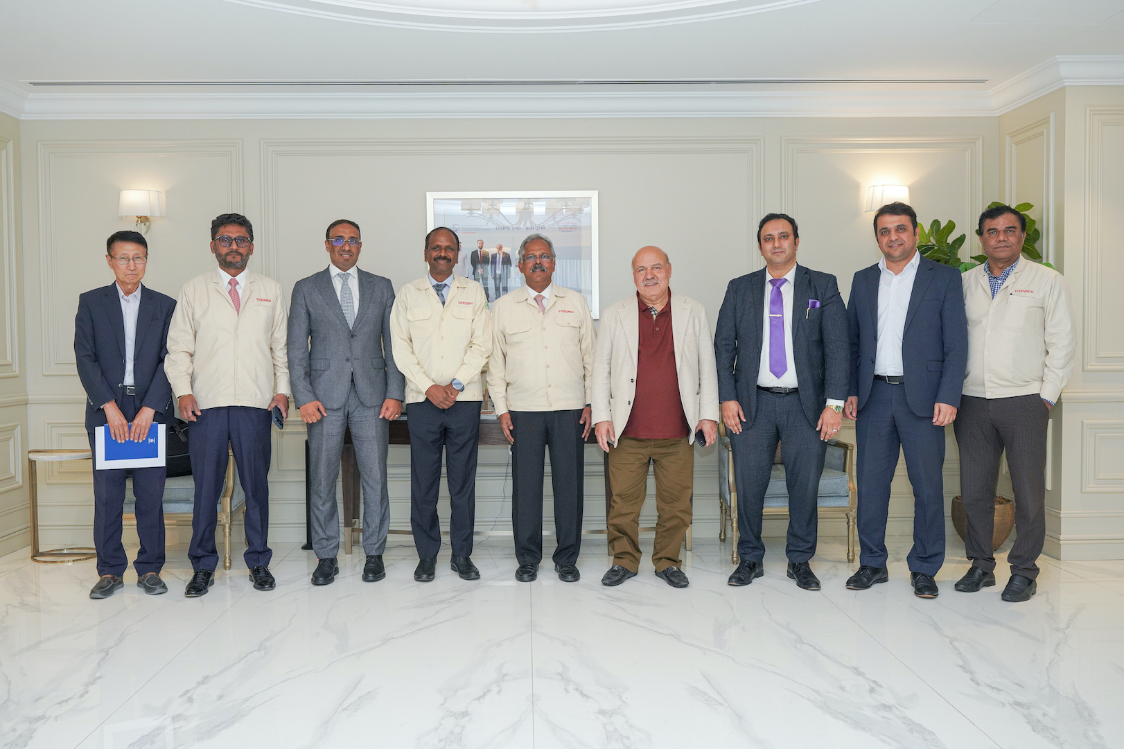 عزيزي تمنح إيفرسينداي عقد هيكل برجها بـ1.1 مليار