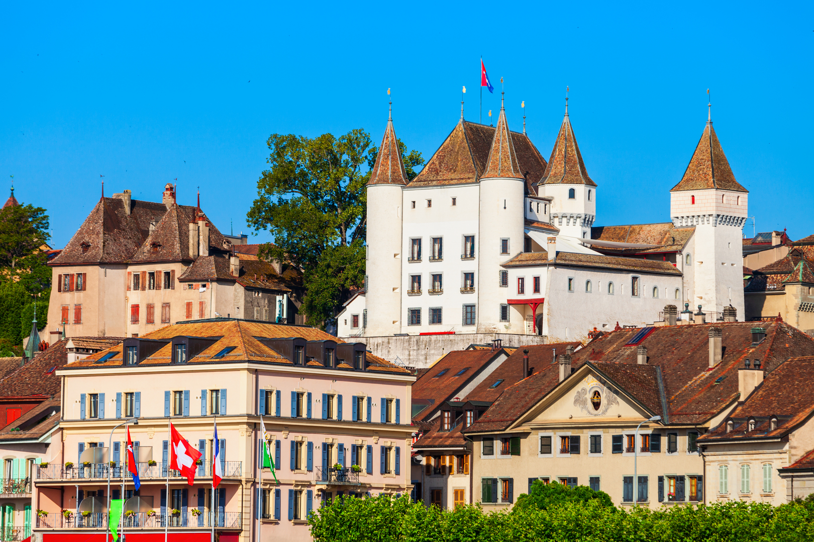 إلزام مواطني الدول غير الأوروبية بتصاريح مسبقة.. ومهلة عامين لبيع العقار عند مغادرة البلاد الحكومة السويسرية تقترح تشديد قواعد «ليكس كولر» للحد من شراء الأجانب للعقارات