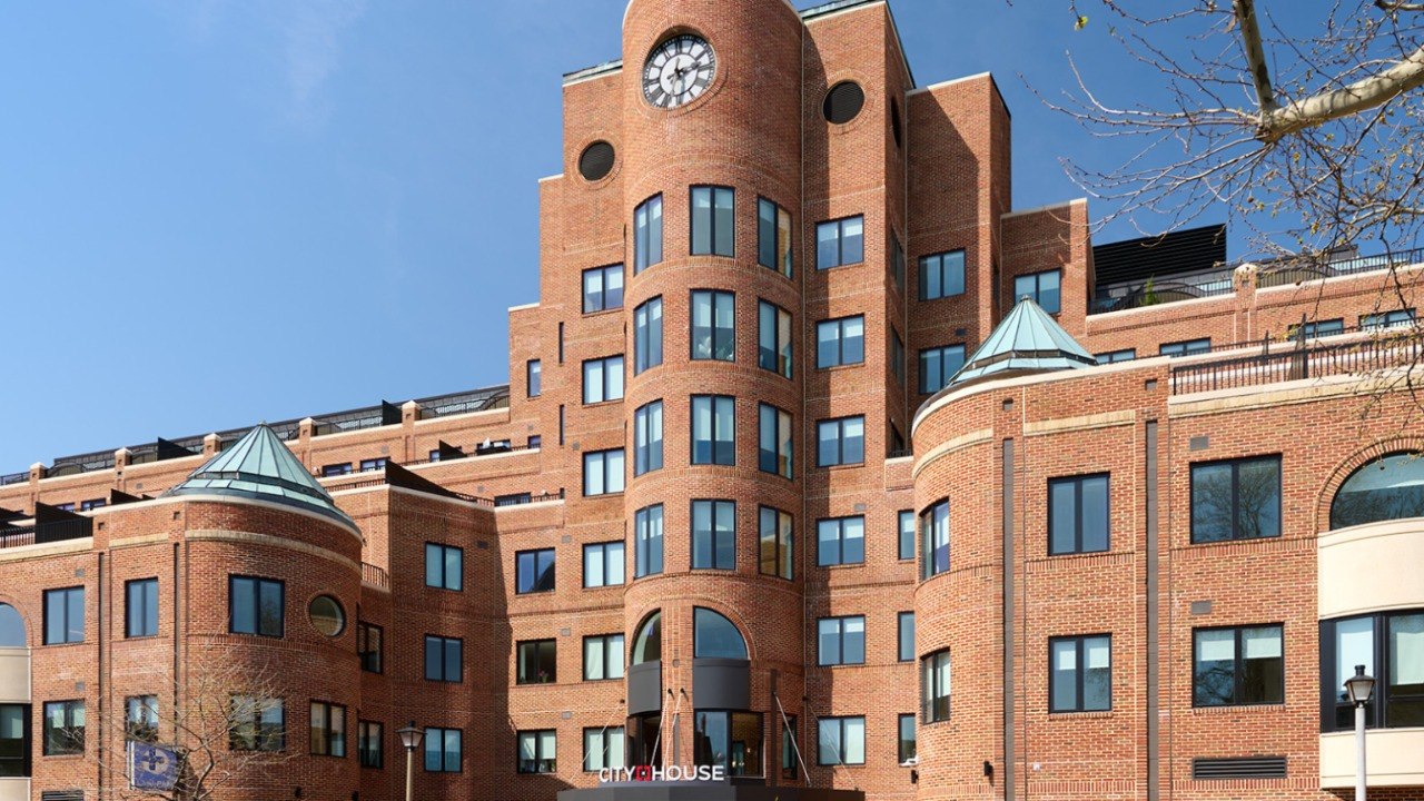 المشروع يجسد استراتيجية إعادة إحياء الأصول العقارية لمواجهة فجوة الإسكان وتلبية متطلبات السوق العصرية “هور كونستراكشن” و”أمريكان رييل إستيت” تنجزان تحويل مبنى إداري إلى صرح سكني فاخر في “ ألكساندريا”