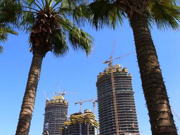 الحرب الإيرانية تصيب سندات دبي العقارية بخسائر حادة والمستثمرون يتراجعون